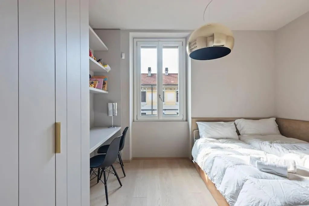 Easylife - Stylish Design Apartment In Fashion District Milano 0*,  İtalya